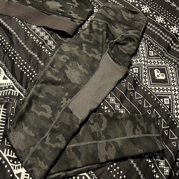 Fabletics Camo Leggings & Bra Bundle - Picture 6 of 15